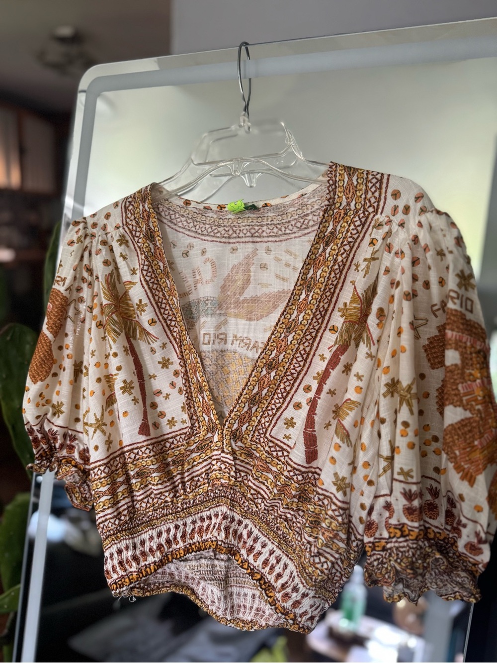 FARM RIO SZ M Bohemian White and Gold Printed top cropped - Picture 4 of 9